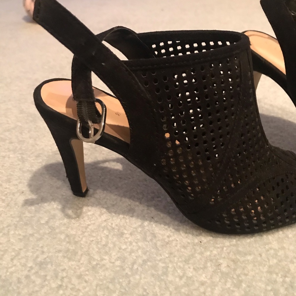 black heels! - Picture 2 of 4